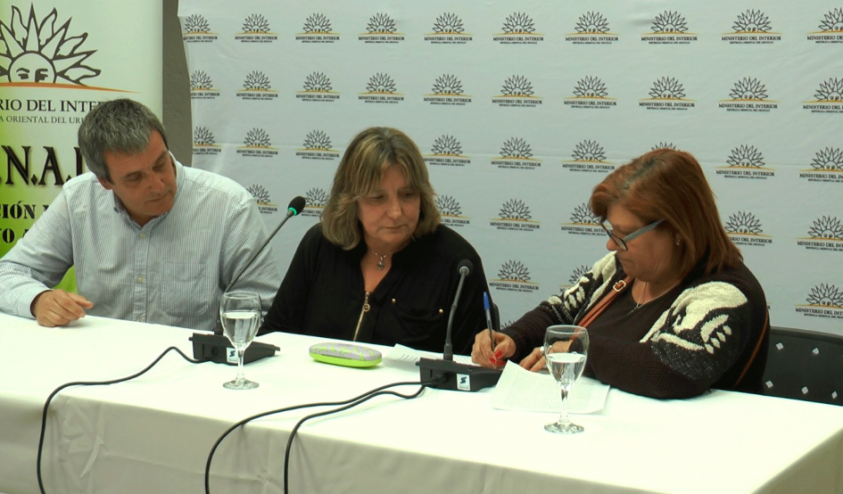 Jaime Saavedra y representantes de Asfavide en firma de convenio Jaime Saavedra y representantes de Asfavide en firma de convenio