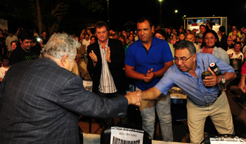 El Presidente Mujica comparte festejo con vecinos de Gregorio Aznárez El Presidente Mujica comparte festejo con vecinos de Gregorio Aznárez