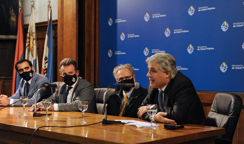 Autoridades de los ministerios de Salud Pública y Relaciones Exteriores