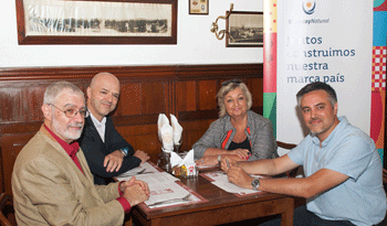 Liberoff, Carámbula, Kechichián y Sardi en el Café Brasilero, en Montevideo. Liberoff, Carámbula, Kechichián y Sardi en el Café Brasilero, en Montevideo.