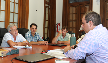 El subsecretario de Economía y Finanzas, Pablo Ferreri, se reunión con productores sanduceros El subsecretario de Economía y Finanzas, Pablo Ferreri, se reunión con productores sanduceros