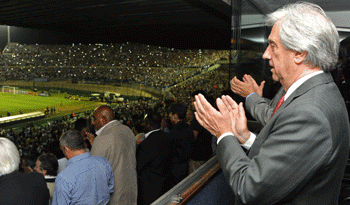 Presidente Vázquez en el estadio Centenario Presidente Vázquez en el estadio Centenario