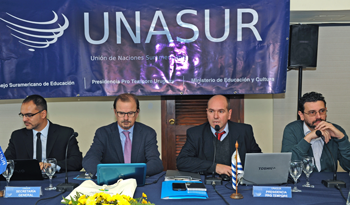 Nicolás Pons y Juan Pedro Mir en apertura de la XXIV Reunión de la Instancia Ejecutiva del Consejo Suramericano de Unasur Nicolás Pons y Juan Pedro Mir en apertura de la XXIV Reunión de la Instancia Ejecutiva del Consejo Suramericano de Unasur