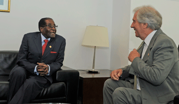 Tabaré Vázquez y Robert Mugabe Tabaré Vázquez y Robert Mugabe