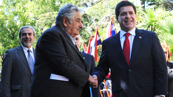Presidente de Uruguay, José Mujica, recibe a su par paraguayo, Horacio Cartes Presidente de Uruguay, José Mujica, recibe a su par paraguayo, Horacio Cartes