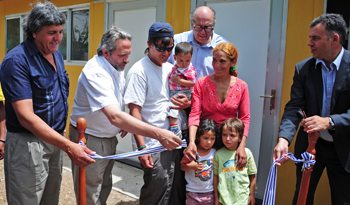 Ministro Francisco Beltrame en inauguración de viviendas en Paso Carrasco Ministro Francisco Beltrame en inauguración de viviendas en Paso Carrasco