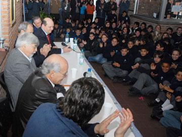 gente hablando gente hablando