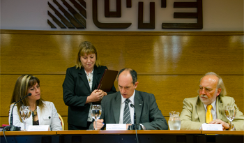 Presidente de UTE, Gonzalo Casaravilla, firma convenio entre la empresa que dirige y el Patronato Nacional de Encarcelados y Liberados Presidente de UTE, Gonzalo Casaravilla, firma convenio entre la empresa que dirige y el Patronato Nacional de Encarcelados y Liberados