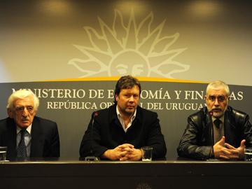 Autoridades en conferencia de prensa Autoridades en conferencia de prensa