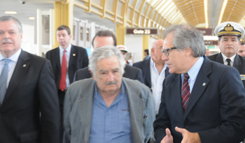Presidente Mujica, acompañado por el embajador Carlos Pita y el canciller Luis Almagro en Washington