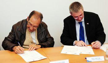 Omar Macadar y Paul Riezler firman el convenio entre ANII y Cámara de Comercio Uruguayo-Alemana Omar Macadar y Paul Riezler firman el convenio entre ANII y Cámara de Comercio Uruguayo-Alemana