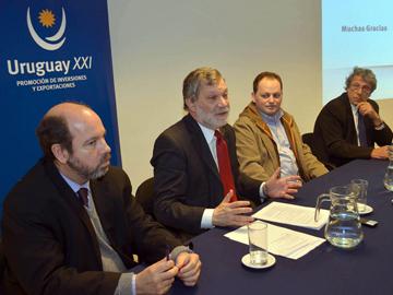 Ministro de Industria, Roberto Kreimerman, en la presentación de un nuevo programa para pymes por parte de Uruguay XXI Ministro de Industria, Roberto Kreimerman, en la presentación de un nuevo programa para pymes por parte de Uruguay XXI