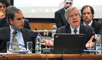 Ministro de Economía y Finanzas, Danilo Astori, en comisión de Hacienda del Senado Ministro de Economía y Finanzas, Danilo Astori, en comisión de Hacienda del Senado