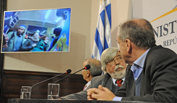 Ministros Eduardo Bonomi y Ernesto Murro, junto a subdirector nacional de Policía, Raúl Perdomo Ministros Eduardo Bonomi y Ernesto Murro, junto a subdirector nacional de Policía, Raúl Perdomo