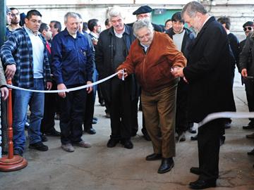 Presidente Mujica en la apertura de la Cooperativa de Trabajadores Cerámicos Empalme Olmos Presidente Mujica en la apertura de la Cooperativa de Trabajadores Cerámicos Empalme Olmos