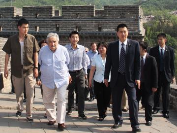 Presidente Mujica visita Gran Muralla China Presidente Mujica visita Gran Muralla China