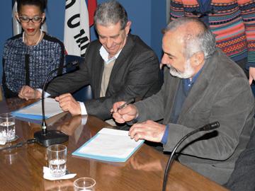 Autoridades de CODICEN y el Correo firman acuerdo Autoridades de CODICEN y el Correo firman acuerdo