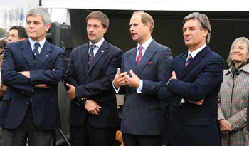 Príncipe Eduardo con autoridades de la Asociación Rural. Príncipe Eduardo con autoridades de la Asociación Rural.