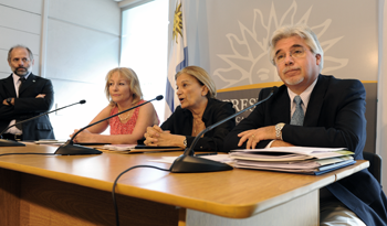 Autoridades nacionales en conferencia de prensa en Residencia de Suárez