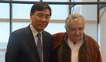 El titular del ICBC, Jiang Jianqing, se reunió este lunes con el Presidente José Mujica El titular del ICBC, Jiang Jianqing, se reunió este lunes con el Presidente José Mujica