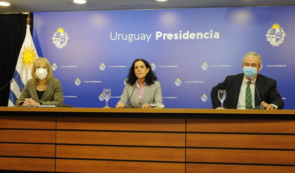 Carolina Cosse, Azucena Arbeleche y Luis Alberto Heber en conferencia de prensa