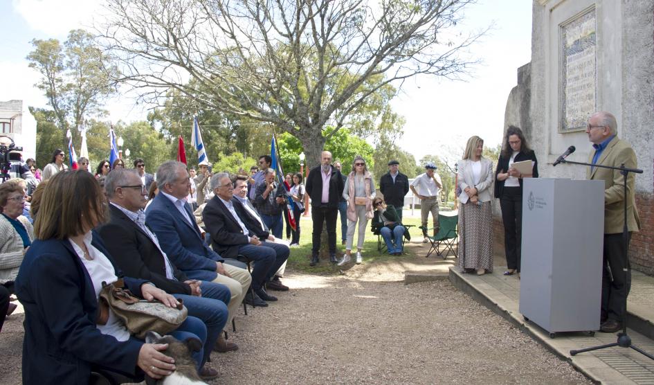 Ministro de Educación y Cultura, Pablo da Silveira, en su oratoria ante el público presente en el acto en Florida Ministro de Educación y Cultura, Pablo da Silveira, en su oratoria ante el público presente en el acto en Florida