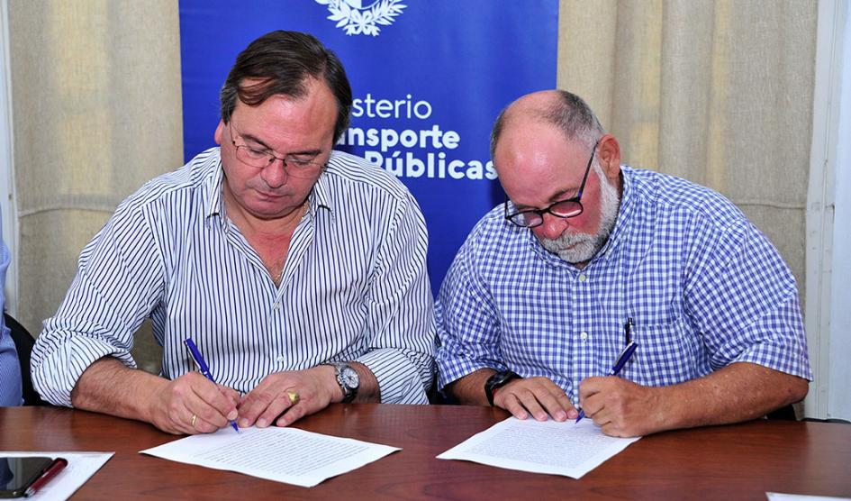 Falero en firma de convenios
