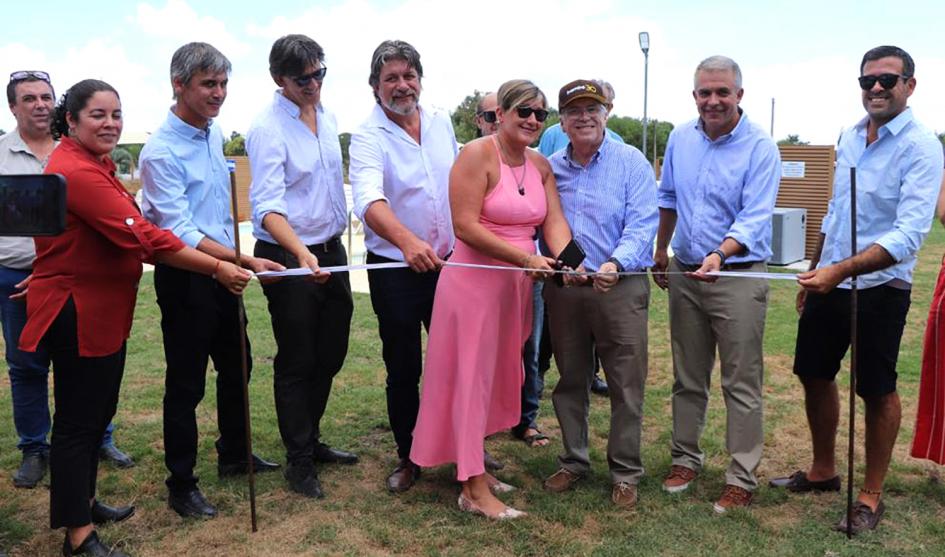 Corte de cinta de las piscinas
