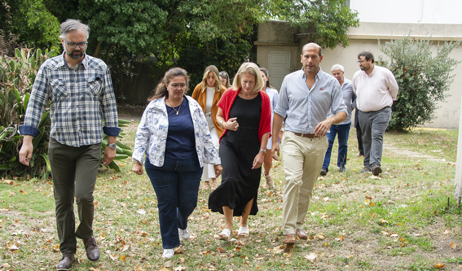 Ministro de Desarrollo Social, Martín Lema, recorre el centro junto a autoridades de la cartera Ministro de Desarrollo Social, Martín Lema, recorre el centro junto a autoridades de la cartera