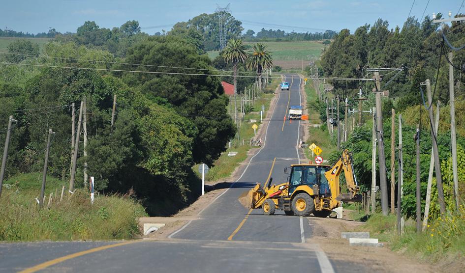 Pavimentación de camino Al Gigante