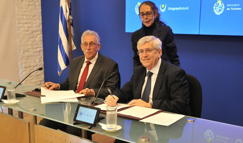 Ministro de Turismo, Tabaré Viera y director de UTU, Juan Pereyra, durante la oratoria 