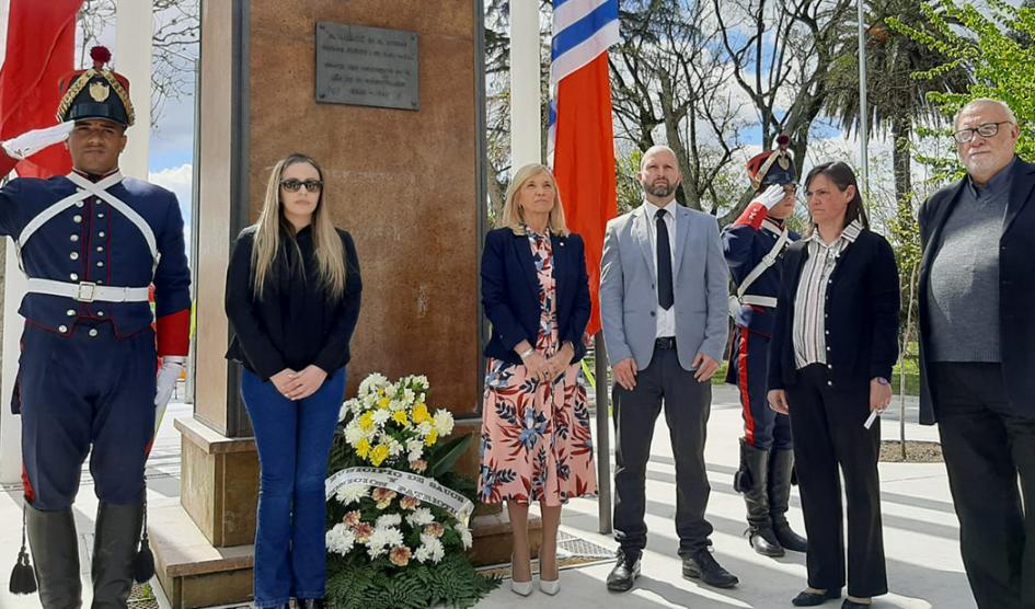  Presidenta de la República en ejercicio, Beatriz Argimón, junto a autoridades departamentales, participa de la conmemoración en la Plaza de Sauce