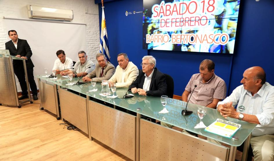 Tabaré Viera, Álvaro Delgado y demás autoridades