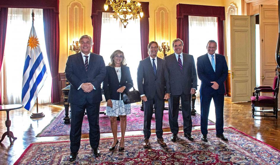 Presidente Luis Lacalle Pou, secretario de Presidencia, Álvaro Delgado y canciller Francisco Bustillo junto al embajador ante la República Federal de Alemania, Fernando López Fábregat