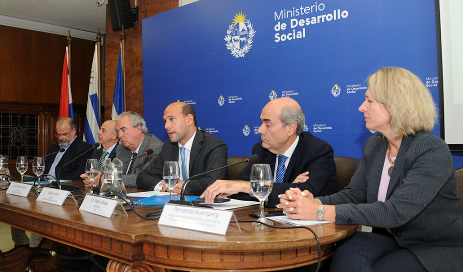 Autoridades de Gobierno en la presentación