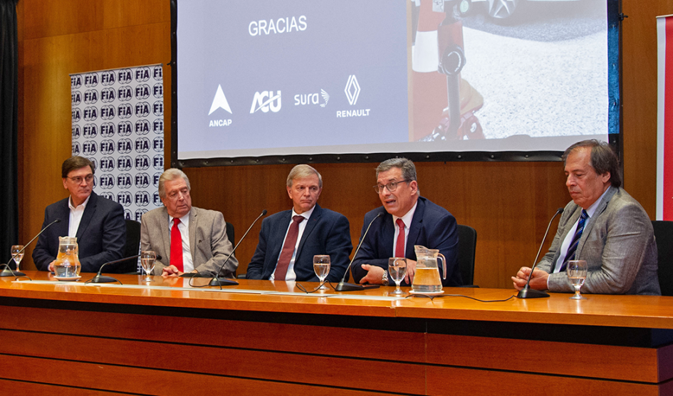 Autoridades de Gobierno en la presentación