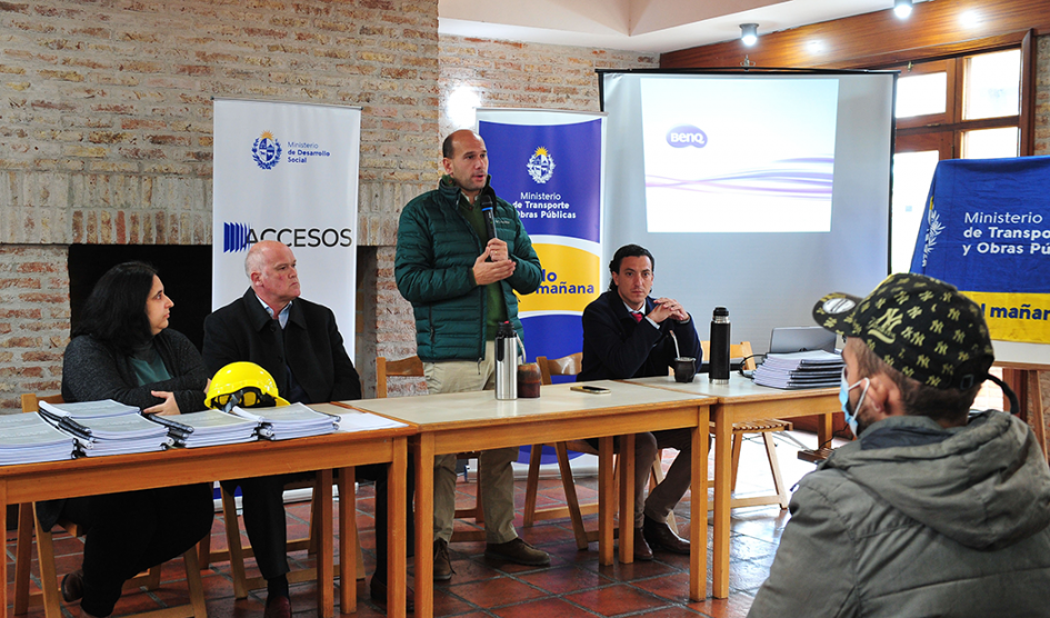 Ministro Lema en presentación de programa Accesos