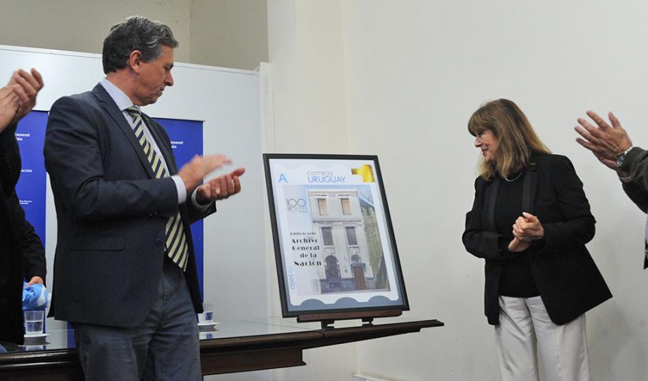 Sello recuerda los 100 años del Archivo General de la Nación