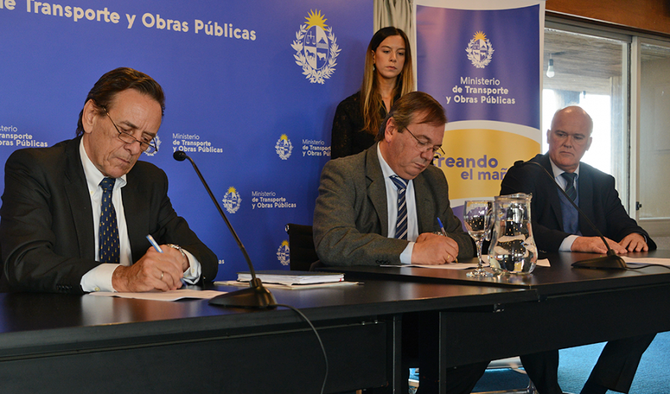 Ministro Falero firma acuerdo