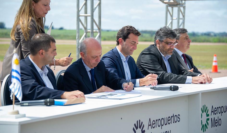 Autoridades en la presentación