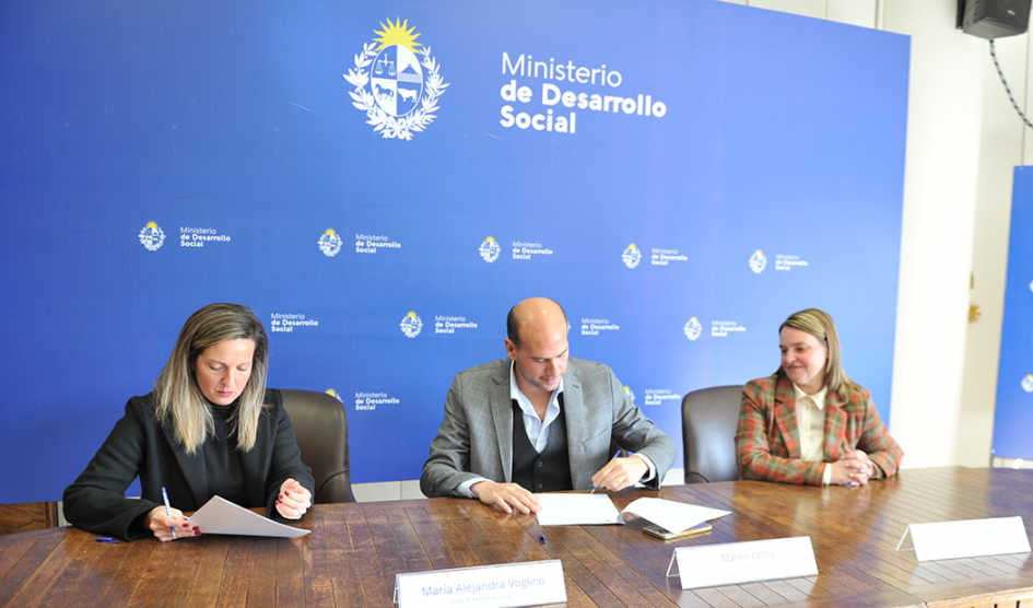 Ministro Lema firma convenio