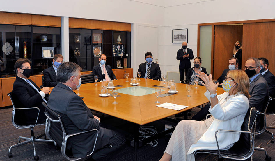 Presidente Lacalle Pou, ministro Omar Paganini, CEO PepsiCo, Paula Santilli