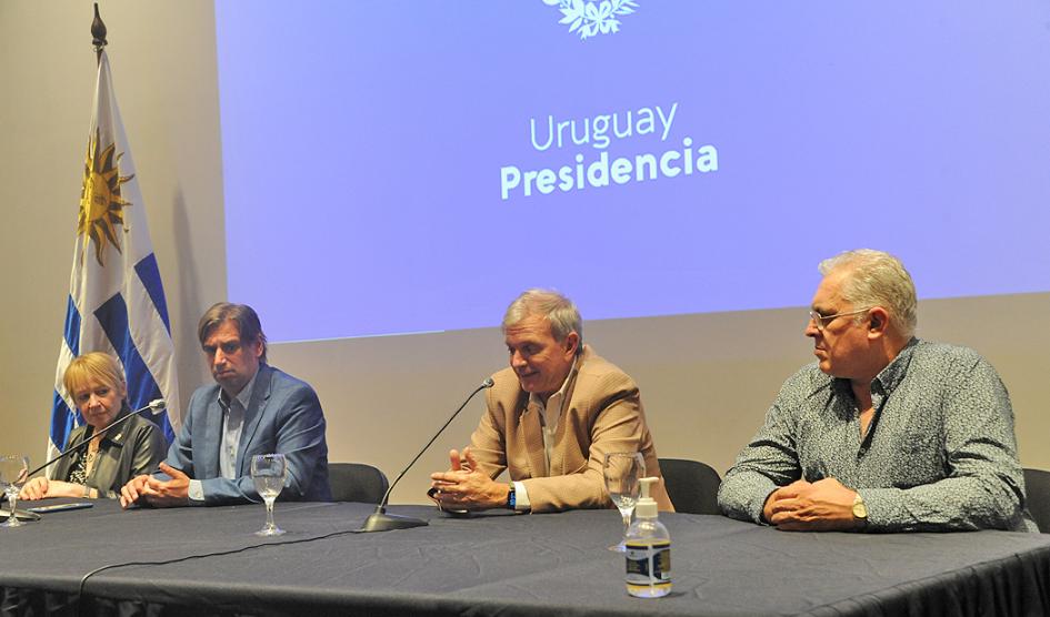 Firma de acuerdo entre Mevir y SND