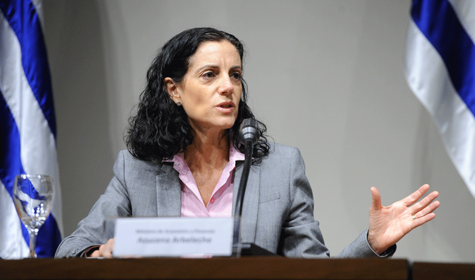 Ministra Azucena Arbeleche