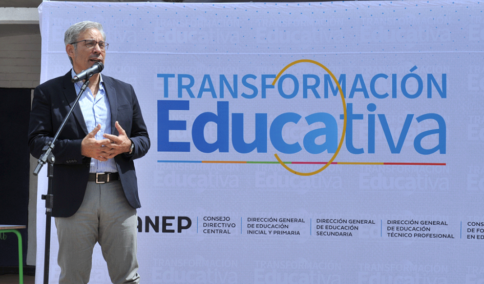 Robert SIlva en presentación de ANEP en acción