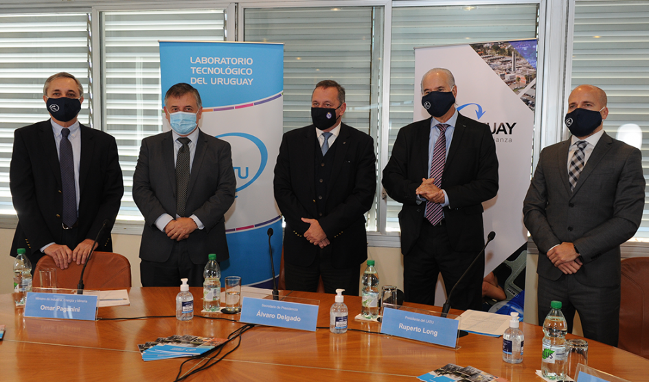 Autoridades del gobierno en lanzamiento del programa LATU Uruguay