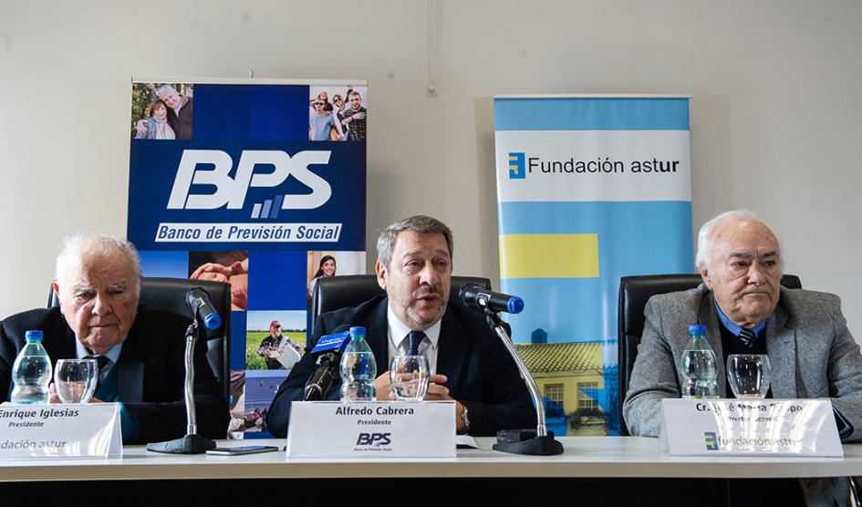 Firma de convenio entre BPS y Astur