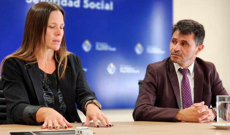 Director nacional de Empleo, Daniel Pérez junto directiva de la CUTI, Valentina Tortarolo durante la firma del convenio