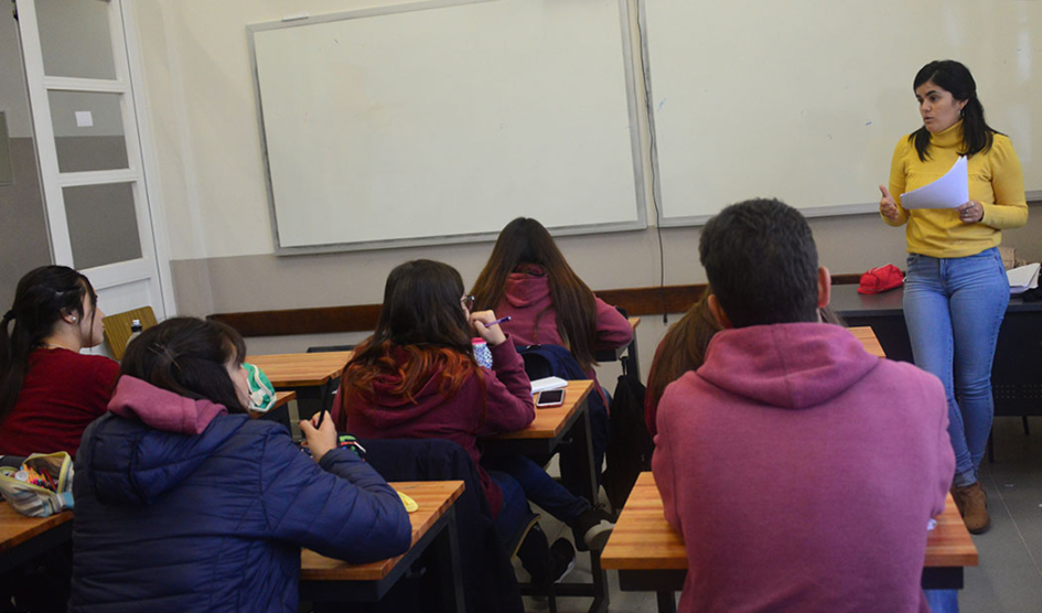 Estudiantes de liceo y docente