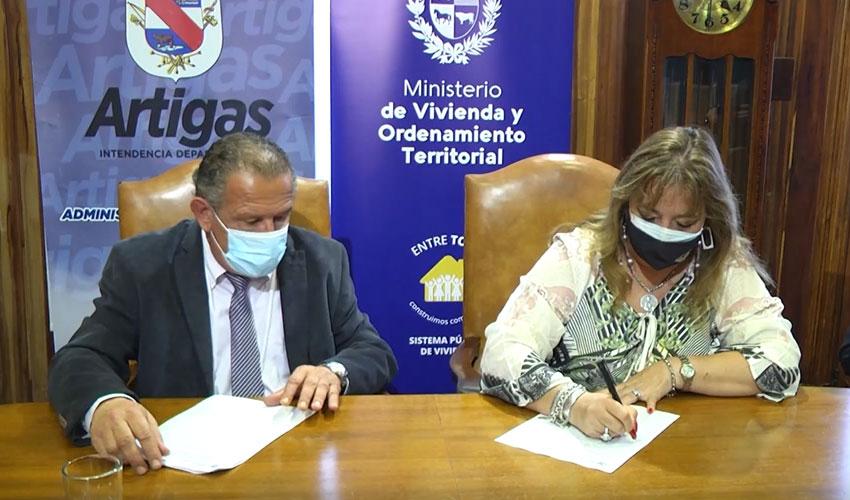 Intendente de Artigas, Pablo Caram y ministra Irene Moreira